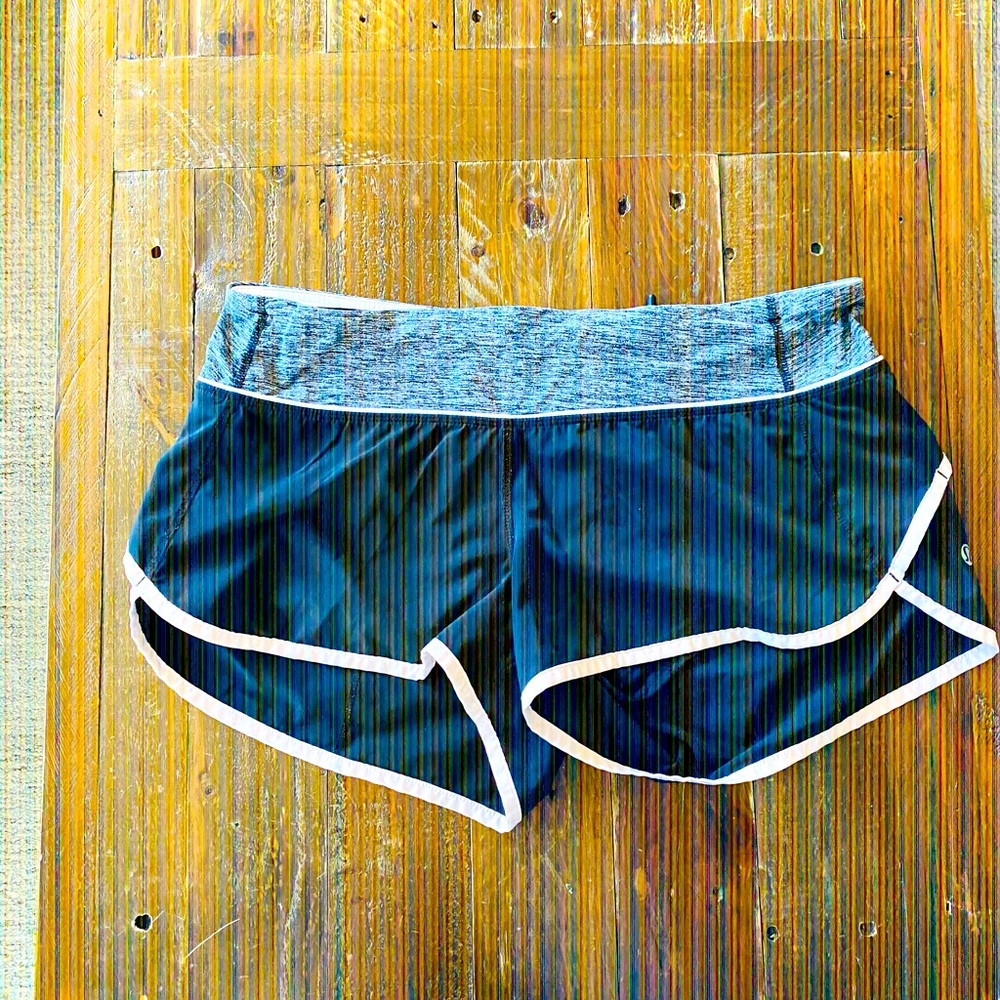Lululemon speed up shorts 2.5 black with pink trim